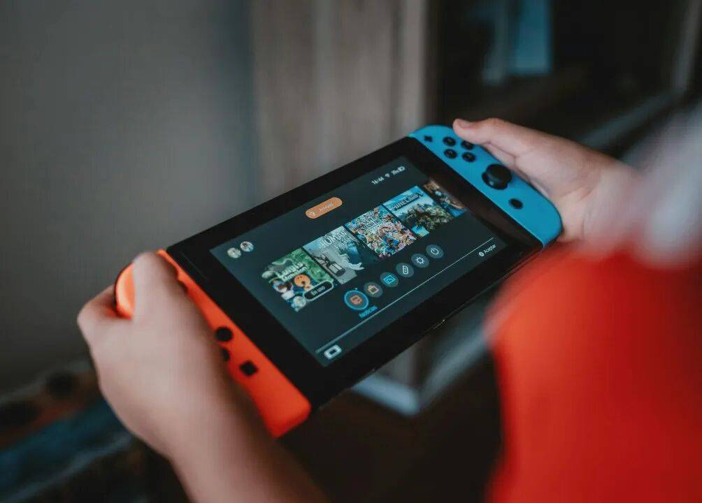 新风向：Switch 2 领跑折叠屏新秀